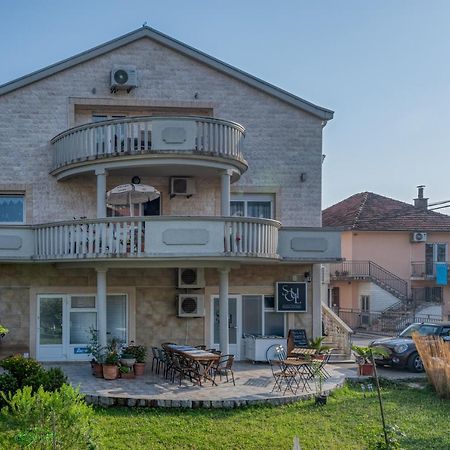 Apartments Vujosevic Tivat Bagian luar foto