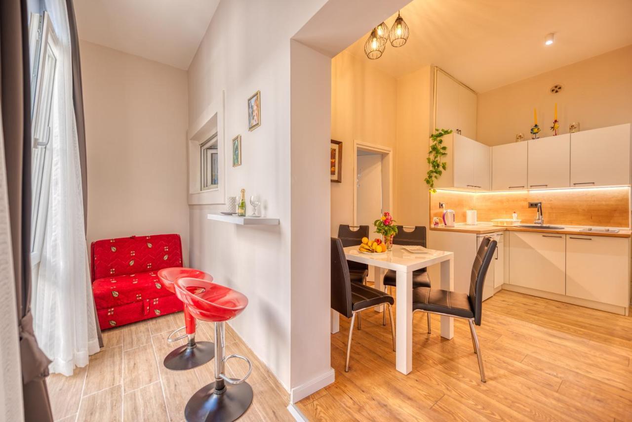 Apartments Vujosevic Tivat Bagian luar foto
