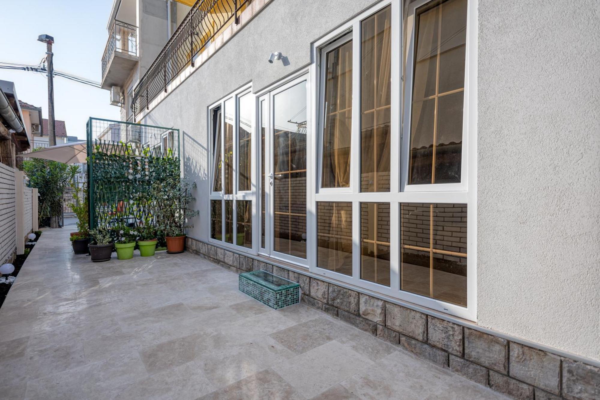 Apartments Vujosevic Tivat Bagian luar foto