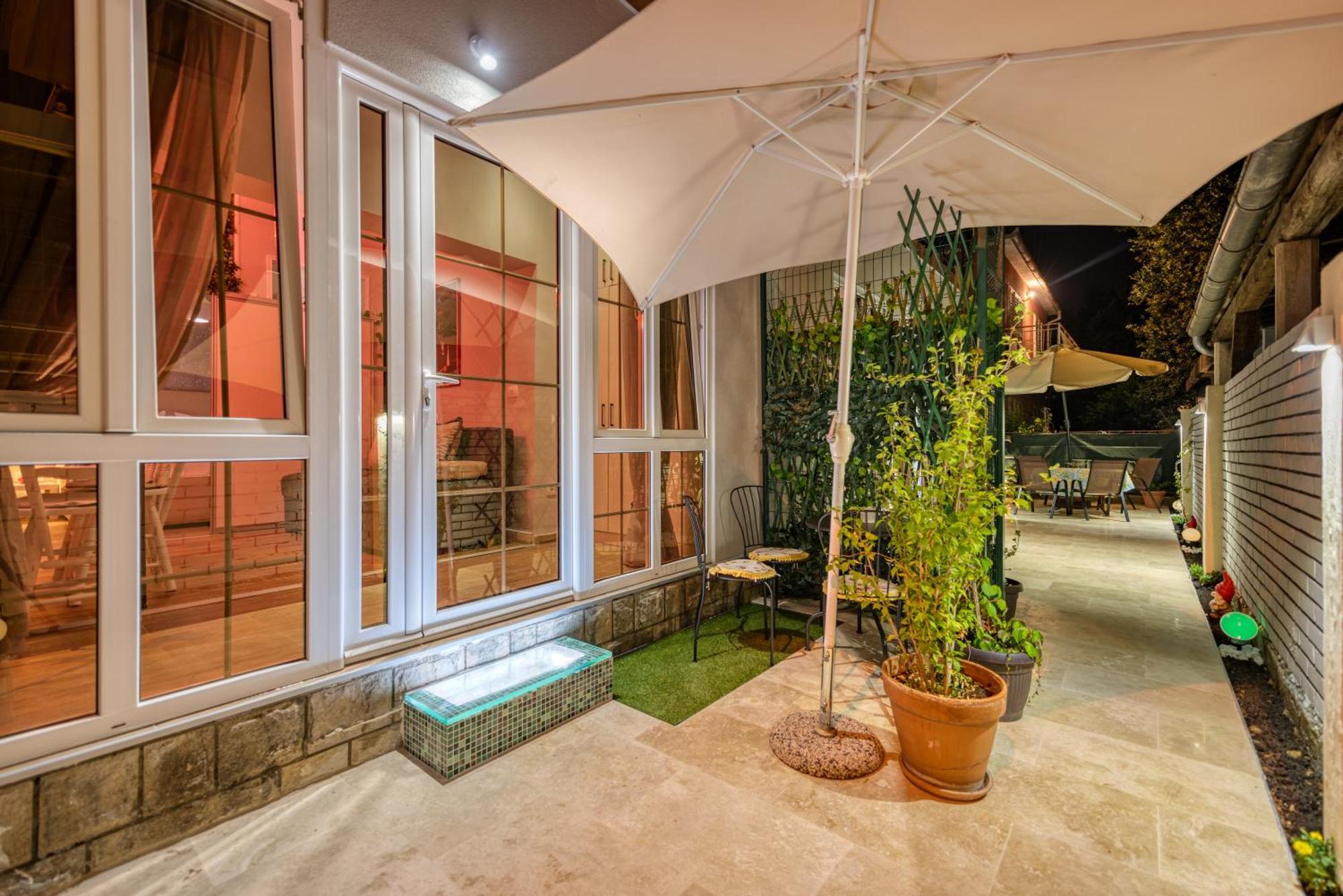Apartments Vujosevic Tivat Bagian luar foto