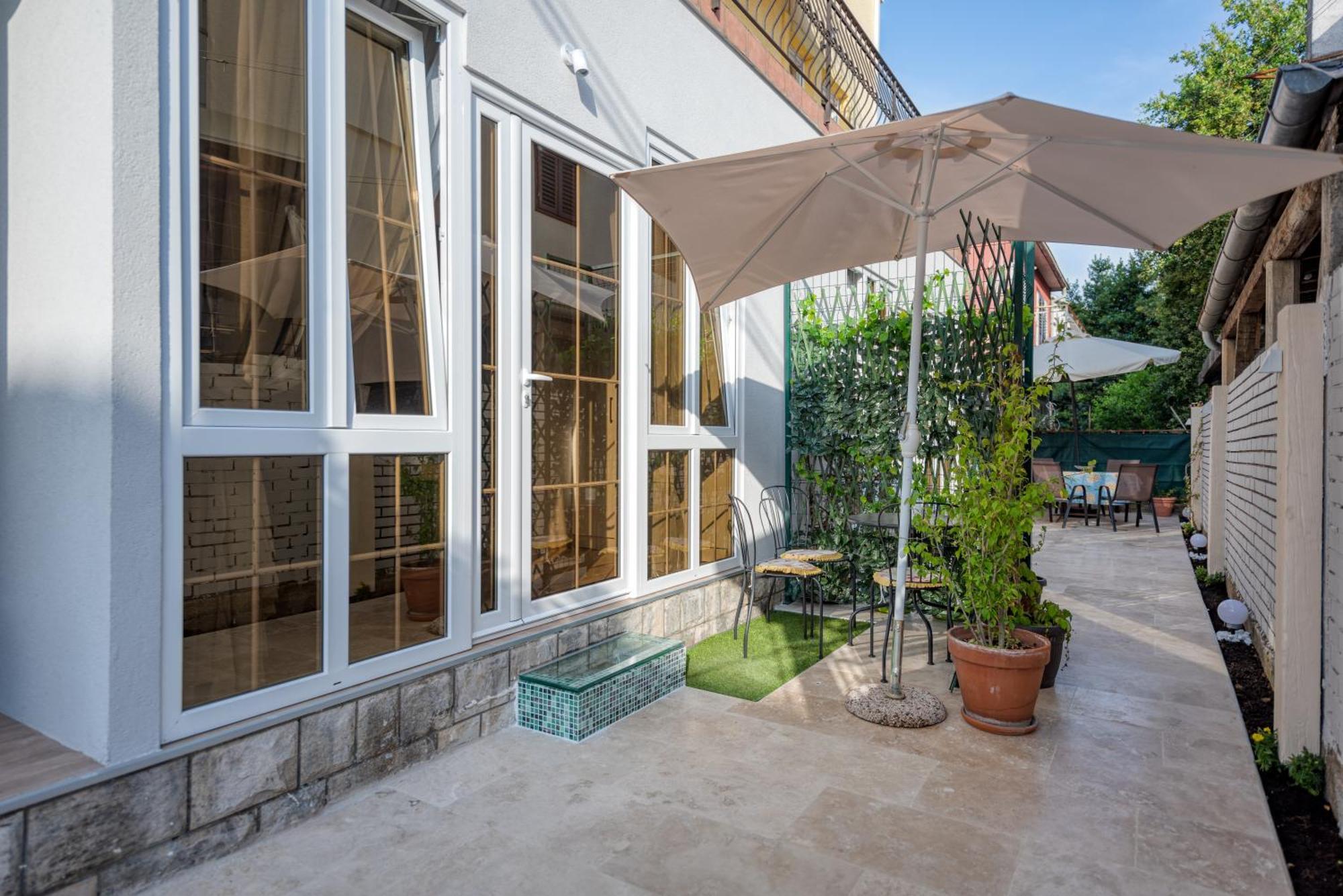 Apartments Vujosevic Tivat Bagian luar foto