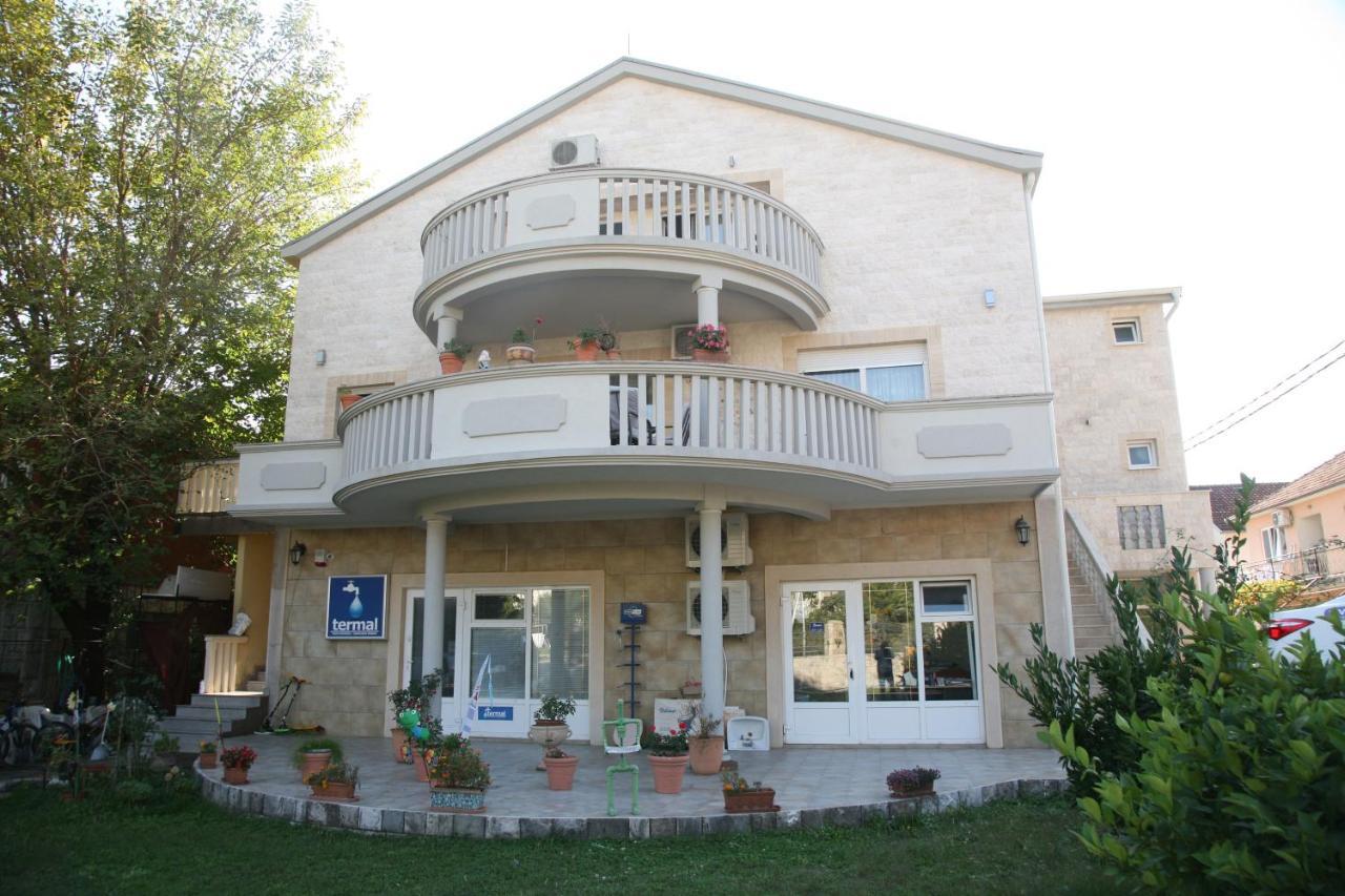 Apartments Vujosevic Tivat Bagian luar foto